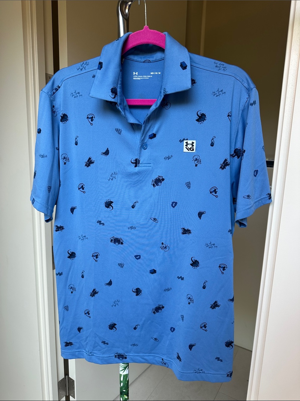 Under Armour Men's Sky Blue Polo with Navy Printed Golf Size Medium Loose Fit